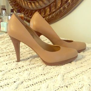 Nine West Rocha Platform Pumps - 7.5